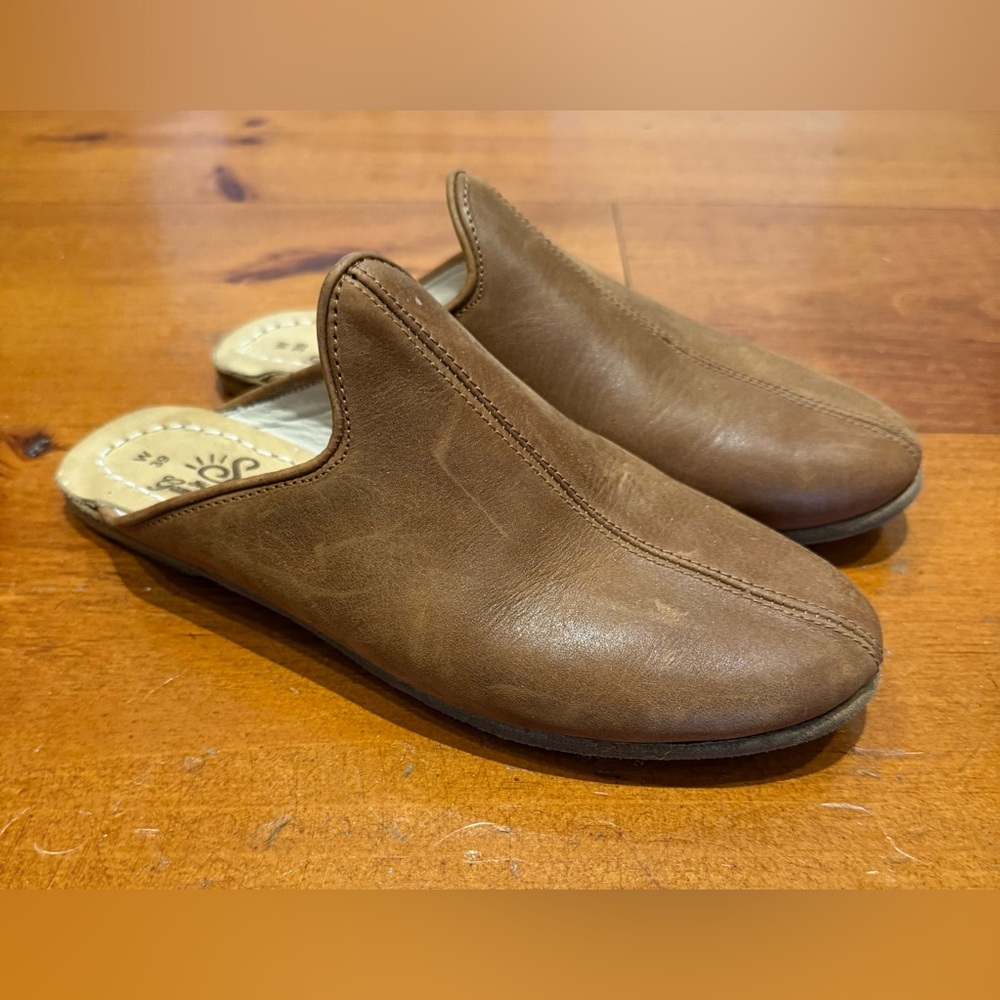 Barely worn chocolate brown leather Sabah slides size 39